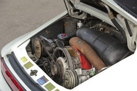 Porsche 911 SC Cabriolet (1983) - liegt da wie auf der Werkbank