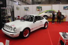 Bild Porsche 911 SC RS (1984) - nachträglich an die 20-er-Serie gebaut, nur zweimal bei Asphalt-Rallyes eingesetzt - ultrarar - in der Porsche-Sonderschau - Oldtimer- und Teilemarkt Fribourg 2014