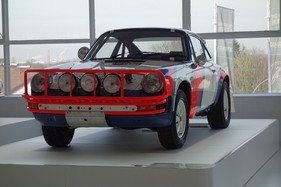 Porsche 911 Safari (1978) – in Martini-Farben – im Museum PACE in Dortmund Porsche 911 Safari (1978) – in Martini-Farben – im Museum PACE in Dortmund