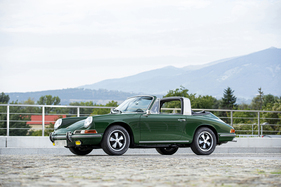 Porsche 911 'Soft-Window' Targa (1967) - Lot 137 at the RM/Sotheby's auction in Munich on November 17, 2023