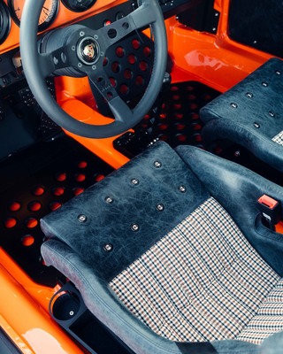 Porsche 911 Sportec SUB1000 -Blackwood Vintage Leder, Pepita-Stoff mit passenden Farbakzenten