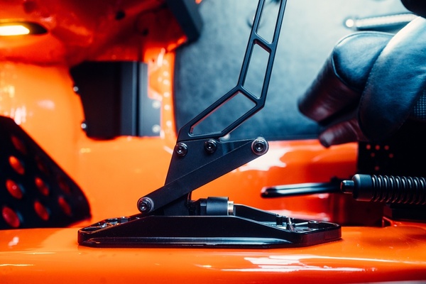 Bild Porsche 911 Sportec SUB1000 -Schalthebel- und Handbremsdesign aus gefrästem Aluminium