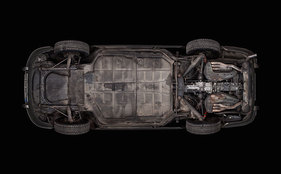 Porsche 911 T (1968) - km-Stand 166'430 - aufgenommen von unten im Rahmen des Projekts "Auto Reverse" (1968)
