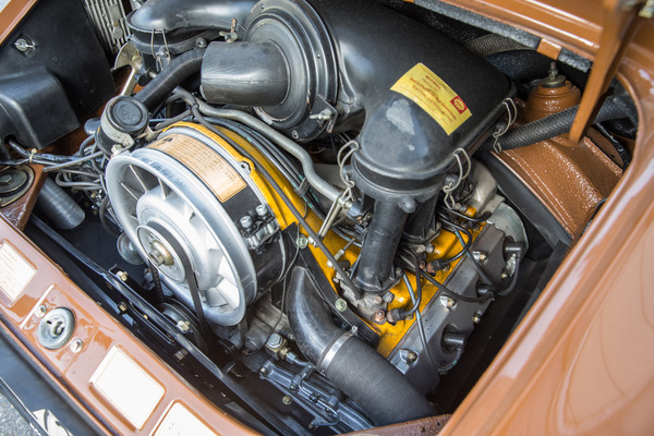 Porsche 911 T (1972) - je drei Zylinder auf jeder Seite - Boxer halt