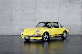 Porsche 911 T 2.4 Targa (1971) - as lot 049 at the Humer Granner Classic Expo Salzburg Auction 2025