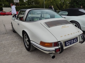 Porsche 911 T Targa (1970) mit der wenig geliebten Halbautomatik "Sportomatic" – Porsche-Treffen Dinslaken 2022 (1970)