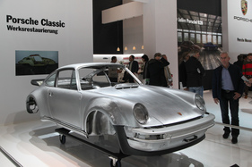 Porsche 911 Turbo (1975) - in Arbeit befindliche Werksrestaurierung (Techno Classica 2017)