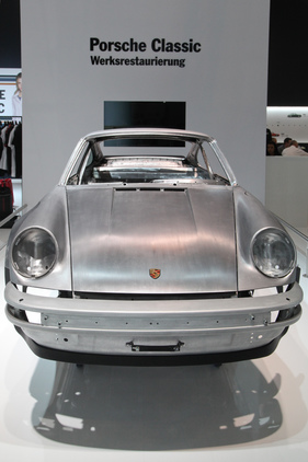 Porsche 911 Turbo (1975) - in Arbeit befindliche Werksrestaurierung (Techno Classica 2017)