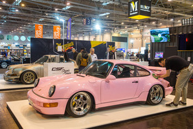 Porsche 911 Turbo (1992) – der "Boosted Flamingo" von JP Performance – Techno Classica 2024