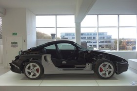 Porsche 911 Turbo (2000) – Schnittmodell – im Museum PACE in Dortmund
