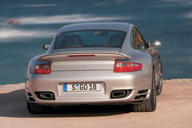 Porsche 911 Turbo (2006) - von hinten dem Vorgänger recht ähnlich