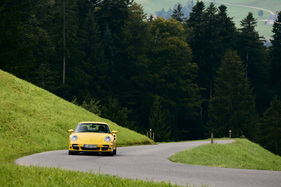 Porsche 911 Turbo (2007) - einer der besten Sportwagen für solche Strassen (2007)