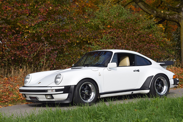 Image: Porsche 911 Turbo 3,3 (1986) - as lot 116 at the auction of the Oldtimer Gallery in Gstaad on December 29, 2017