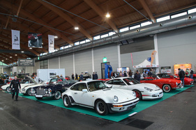 Porsche 911 Turbo 3.3 (1987) - Typ 930 in Grand-Prix-Weiss mit nur 45'280 km, angeboten für EUR 125'000 - Motorworld Classics Bodensee 2022 (1987)