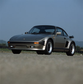 Porsche 911 Turbo 3.3 Flachbau (1982) - frühe Sonderkonstruktion mit Klappscheinwerfern