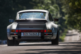 Porsche 911 Turbo (930) (1977) - bis 160 km/h konnten nicht einmal die Zwölfzylinder von Ferrari und Lamborghini mithalten (1977)