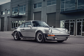 Porsche 911 Turbo Carrera (1977) - als Lot 105 an der RM/Sotheby's Versteigerung von Monterey am 19./20. August 2016 Porsche 911 Turbo Carrera (1977) - als Lot 105 an der RM/Sotheby's Versteigerung von Monterey am 19./20. August 2016