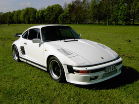 Porsche 911 Turbo Flachbau (1986) - aufgenommen in England im Jahr 2005