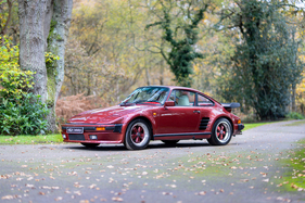 Porsche 911 Turbo 'Flat Nose' Coupé (1986) – angeboten als Lot Nr. 229 bei der RM-Sotheby's-Versteigerung in Paris am 4. und 5. Februar 2025