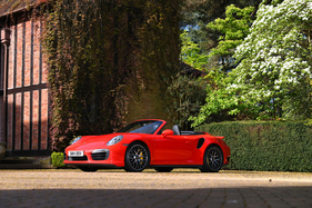 Porsche 911 Turbo S Cabriolet (2014) - Lot 331 an der RM/Sotheby's "Cliveden House" Versteigerung am 12. Juni 2024
