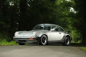 Porsche 911 Typ 930 Turbo 3.0 (1976) - als Lot 150 angeboten an der Artcurial Le Mans Classic Versteigerung am 2. Juli 2022 (1976)
