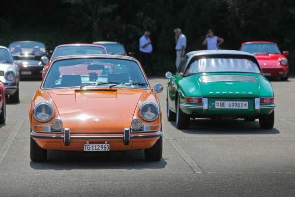 Bild Porsche 911, einmal in Orange, einmal in Grün - Porsche Classic Day 2018 in Schinznach-Bad