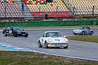 Porsche 911 - im Hintergrund ein BMW mit etwas gar viel Power-Oversteer - beim akademisches Fahrtraining auf dem Hockenheimring 2012