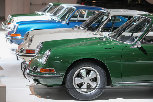 Porsche 911 in Reih' und Glied bei Porsche Classic Zürich - Auto Zürich 2021