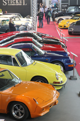 Porsche 911 in den unterschiedlichsten Farben - Retro Classics Stuttgart 2017