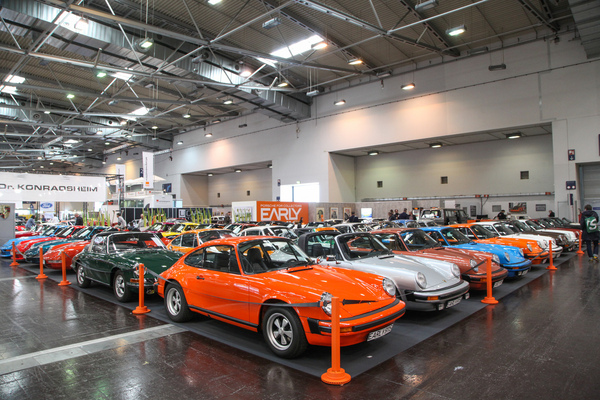 Bild Porsche 911 mal bunt, mal klassisch in Nicht-Farben lackiert - Techno Classica 2022