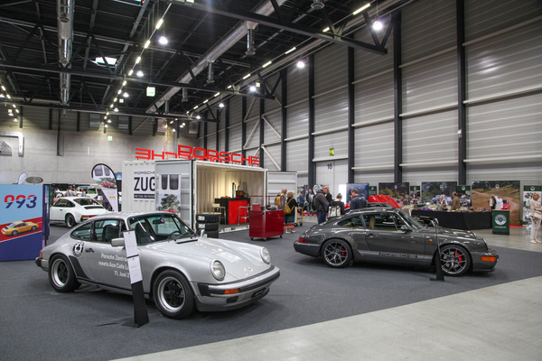 Porsche 911 mal mit mehr, mal mit weniger stilsicheren Rädern – Swiss Classic World Luzern 2022