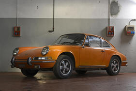 Porsche 911T 2.2 Litres Coupé (1969) - angeboten als Lot 305 an der Bonhams-Versteigerung im Grand Palais Paris am 4. Februar 2016 Porsche 911T 2.2 Litres Coupé (1969) - angeboten als Lot 305 an der Bonhams-Versteigerung im Grand Palais Paris am 4. Februar 2016