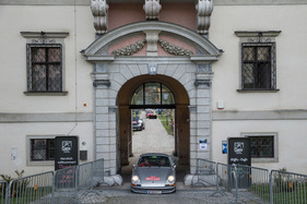 Porsche 912 (1968) - diese Durchfahrt an der Ennstal-Classic 2019 war für manchen Wagen zuviel ...