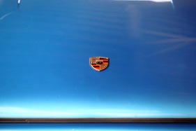 Porsche 912 Targa (1968) - das Porsche-Wappen auf dem Bug