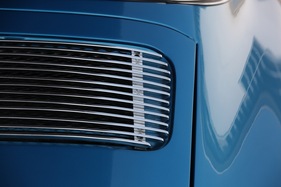 Porsche 912 Targa (1968) - noch kein Plastik sondern schöne Metallarbeit auch für das Lüftungsgitter