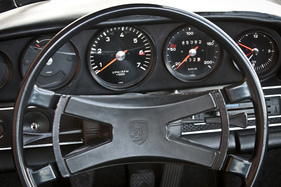 Porsche 912 Targa (1968) - wie beim stärkeren Bruder findet sich der Drehzahlmesser direkt vor dem Fahrer