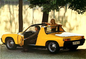 Das Gelb des Porsche 914 sieht in der Abendstimmung besonders schön aus