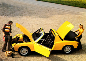 Porsche 914 (1973) - Kofferräume vorne und hinten - Abbildung in einem Verkaufsprospekt