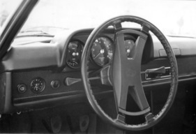 Das Serien-Armaturenbrett des Porsche 914/6