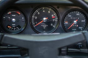 Porsche 914-6 (1970) - der Drehzahlmesser sitzt sportlich im Zentrum