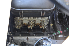 Porsche 914-6 (1970) - je einen Weber-Dreifach-Vergaser 40 IDT-PS pro Zylinderbank