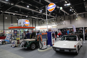 Bild Porsche 914/6 (1970) - vor herrlicher Tankstellen-Einrichtung