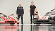 Porsche 917 (1970) - Zwei Generationen von Legenden treffen aufeinander. Unterschiedlicher könnten die Arbeitsgeräte kaum sein. (© Porsche AG, 2020)