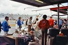 Porsche 917 K (1971) - Der Gesamtsieger 3 Stunden vor Schluss - Jackie Oliver wartet geduldig bis der Getriebeschaden repariert ist (24 Stunden Rennen von Daytona 1971)