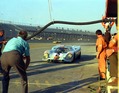 Porsche 917 K (1971) - Die Einfahrt in die Boxengasse des Gesamtsiegers - Der berühmte Gulf Porsche 917K vom John Wyer Team mit Pedro Rodriguez und Jackie Oliver (24 Stunden Rennen von Daytona 1971)
