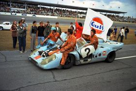 Porsche 917 K (1971) - Ehrenrunde des Gesamtsiegers - Der berühmte Gulf Porsche 917K vom John Wyer Team mit Pedro Rodriguez und Jackie Oliver (24 Stunden Rennen von Daytona 1971)