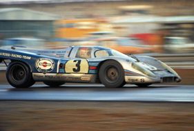 Porsche 917 K (1971) - Helmut Marko (heutiger Motorsport-Chef bei Red Bull) im Martini & Rossi Porsche 917 K, wegen Motorschaden ausgeschieden (24 Stunden Rennen von Daytona 1971)