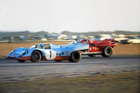 Porsche 917 K (1971) - Jo Siffert überholt Tony Adamowicz im Ferrari 512S (24 Stunden Rennen von Daytona 1971)