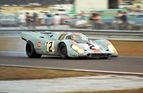 Porsche 917 K (1971) - Trotz blauem Rauch dauerte es nur 33 Minuten, bis Pedro Rodriguez wieder die Spitze übernahm. Eine unglaubliche Aufholjagd des 'Little Mexican'! (24 Stunden Rennen von Daytona 1971)