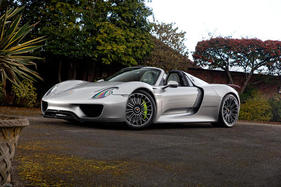 Porsche 918 Spyder (2015) - als Lot 31 angeboten an der Bonhams Bond Street London Versteigerung am 7. Dezember 2019
